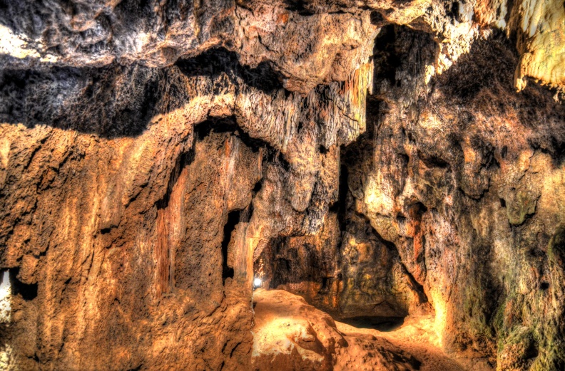 villecroze-grottes-3.jpg